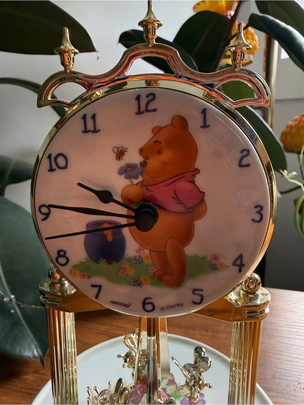 Disney Floral Dome Clock with Winnie the Pooh Illustration - White and Gold glas